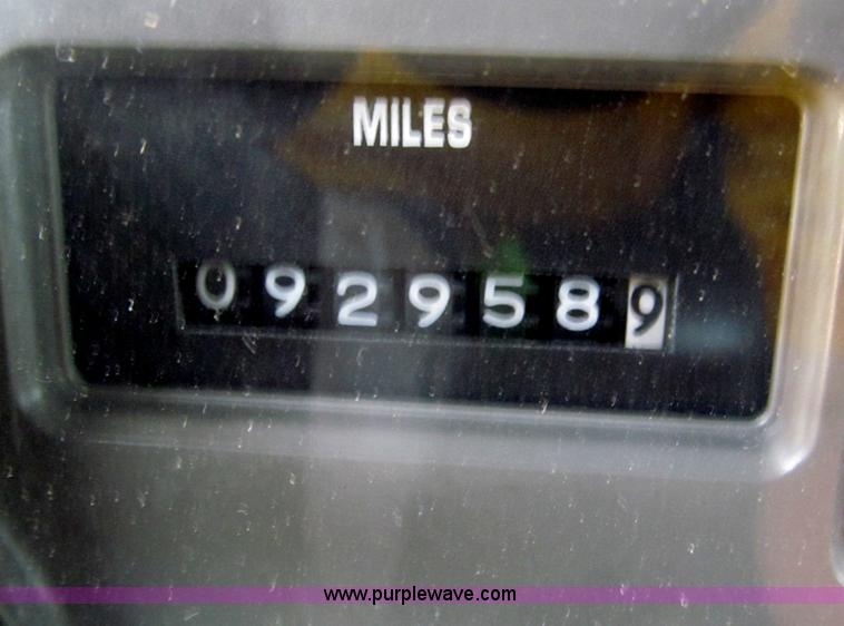 image for item C2196 1990 International 8100 rollback truck