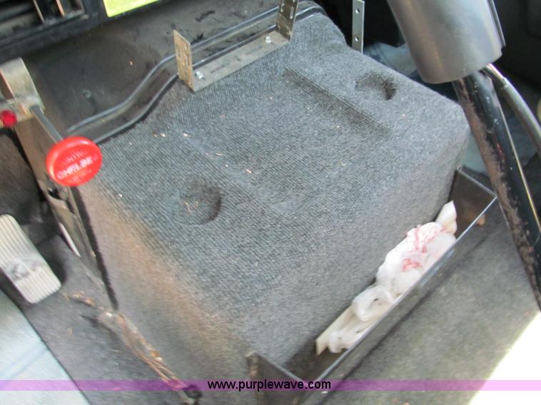 image for item C2196 1990 International 8100 rollback truck