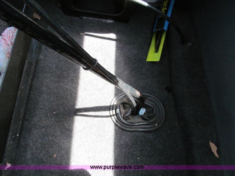 image for item C2196 1990 International 8100 rollback truck