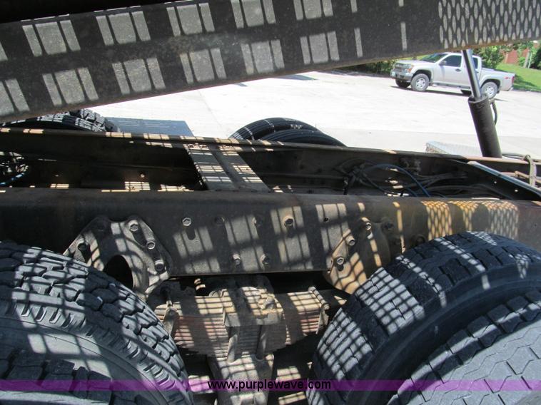 image for item C2196 1990 International 8100 rollback truck