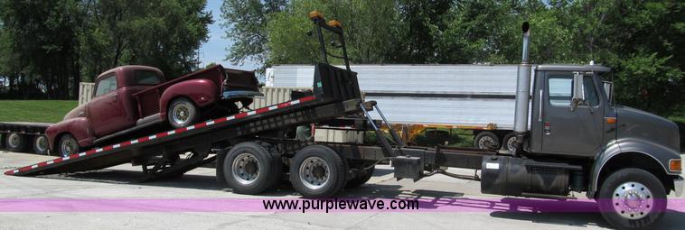 image for item C2196 1990 International 8100 rollback truck