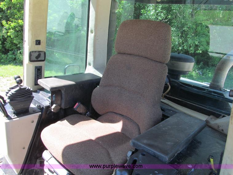 image for item C2209 2002 Caterpillar 953C track loader