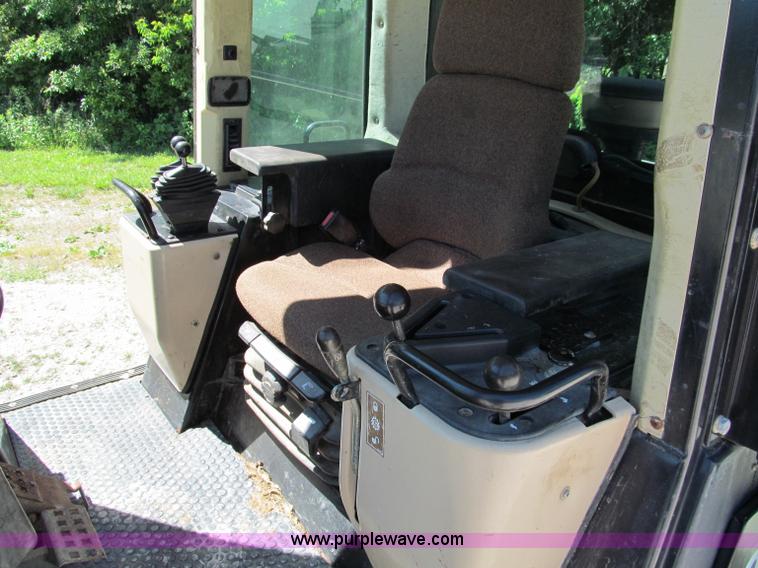 image for item C2209 2002 Caterpillar 953C track loader