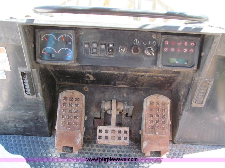 image for item C2209 2002 Caterpillar 953C track loader