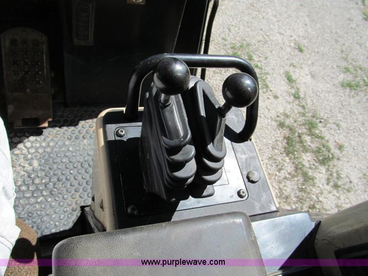 image for item C2209 2002 Caterpillar 953C track loader