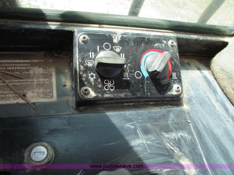 image for item C2209 2002 Caterpillar 953C track loader