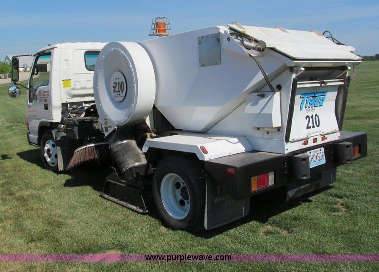 image for item C2212 2000 Isuzu vacuum truck with sweeper