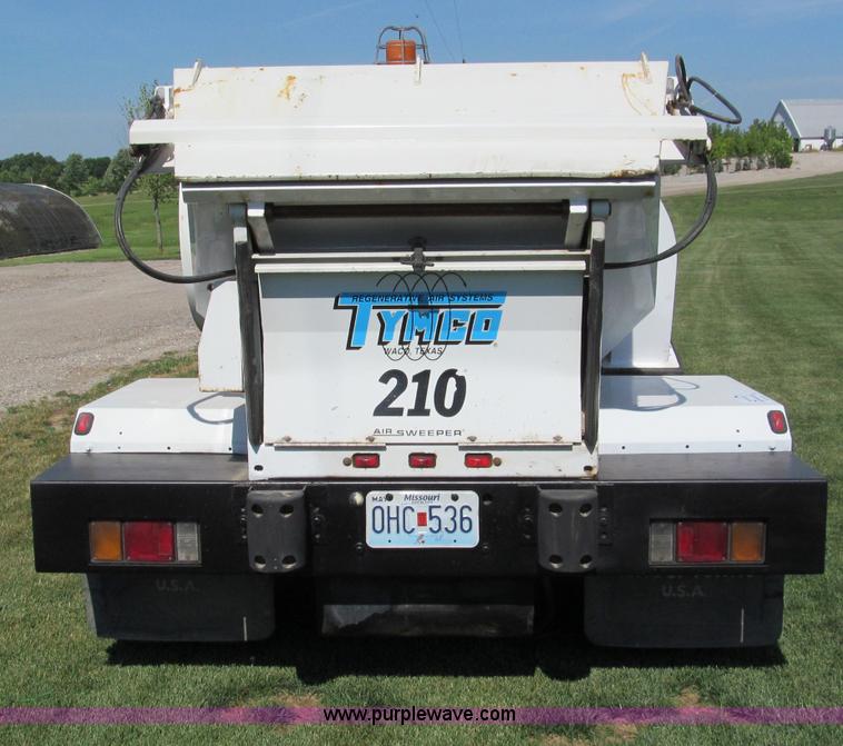 image for item C2212 2000 Isuzu vacuum truck with sweeper