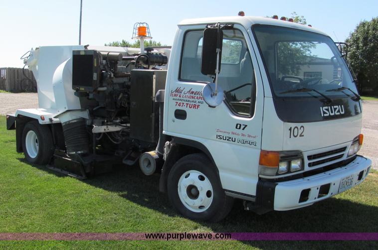 image for item C2212 2000 Isuzu vacuum truck with sweeper