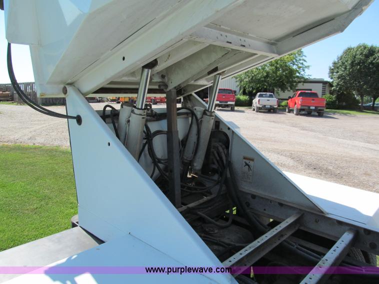 image for item C2212 2000 Isuzu vacuum truck with sweeper