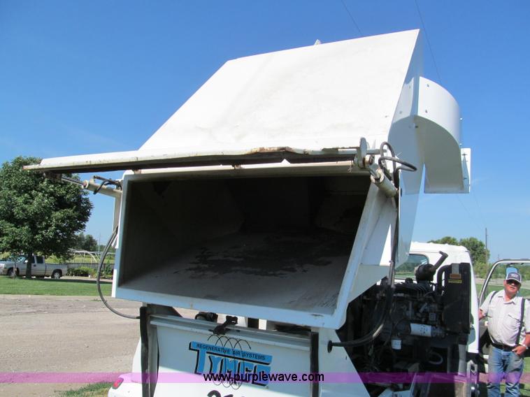 image for item C2212 2000 Isuzu vacuum truck with sweeper