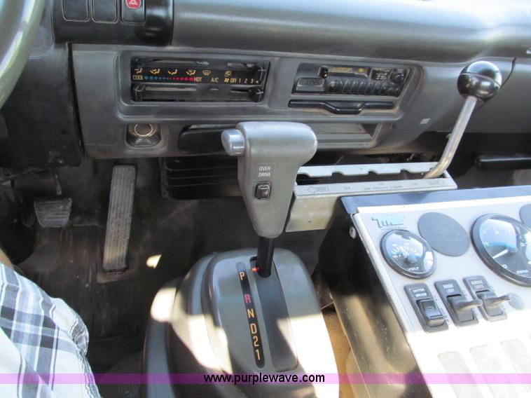 image for item C2212 2000 Isuzu vacuum truck with sweeper