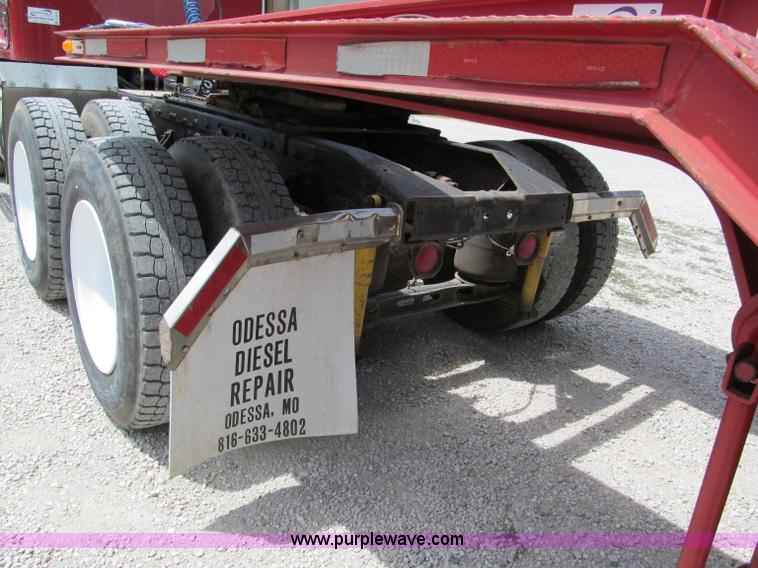 image for item C2218 1993 International 9400 Eagle semi truck