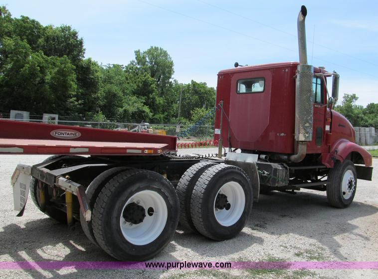 image for item C2218 1993 International 9400 Eagle semi truck