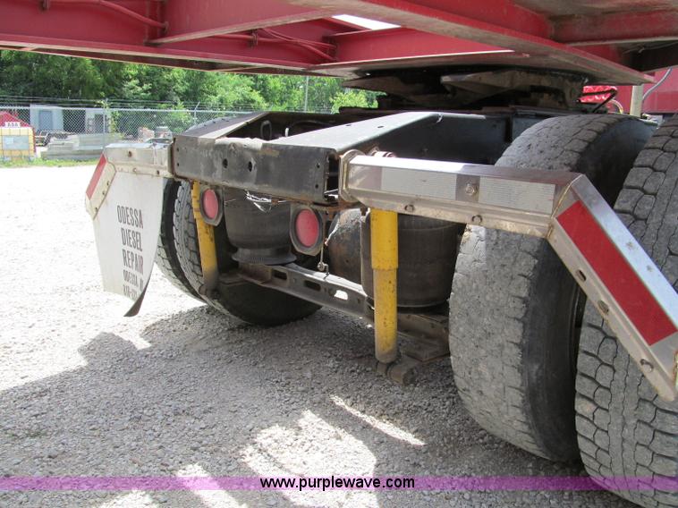 image for item C2218 1993 International 9400 Eagle semi truck