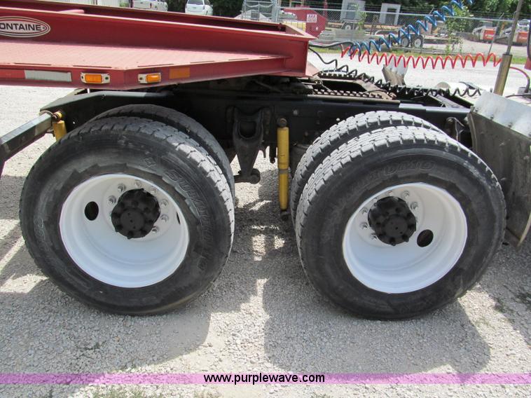 image for item C2218 1993 International 9400 Eagle semi truck