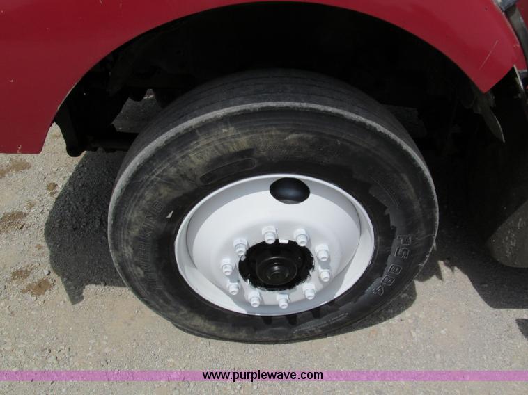 image for item C2218 1993 International 9400 Eagle semi truck