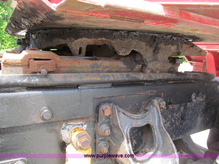 image for item C2218 1993 International 9400 Eagle semi truck