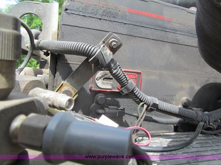 image for item C2218 1993 International 9400 Eagle semi truck