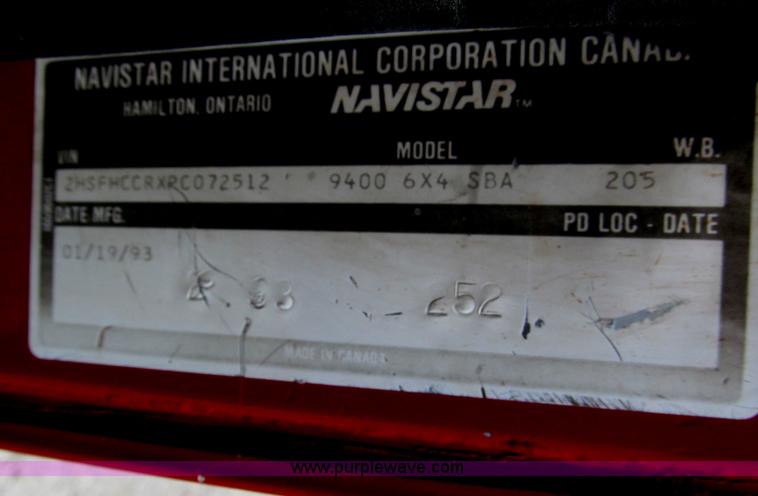 image for item C2218 1993 International 9400 Eagle semi truck