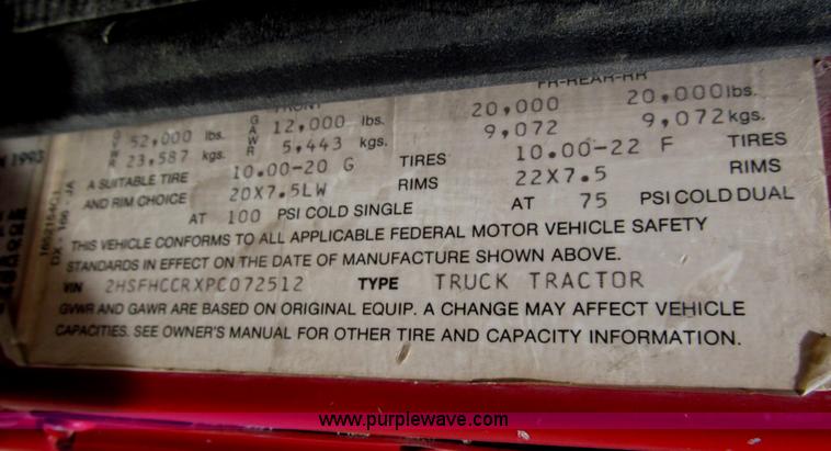 image for item C2218 1993 International 9400 Eagle semi truck