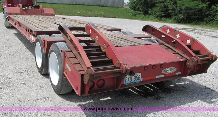image for item C2219 2004 Fontaine lowboy trailer