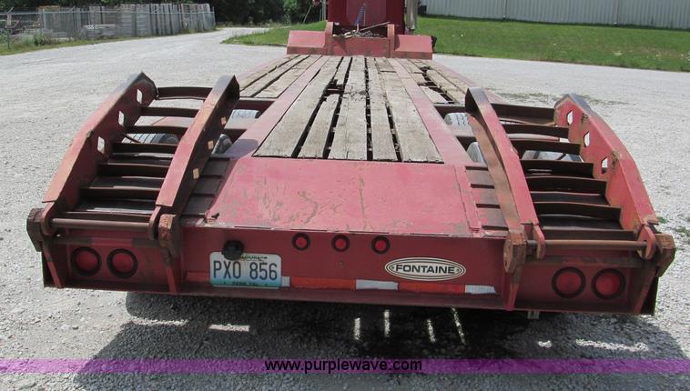 image for item C2219 2004 Fontaine lowboy trailer