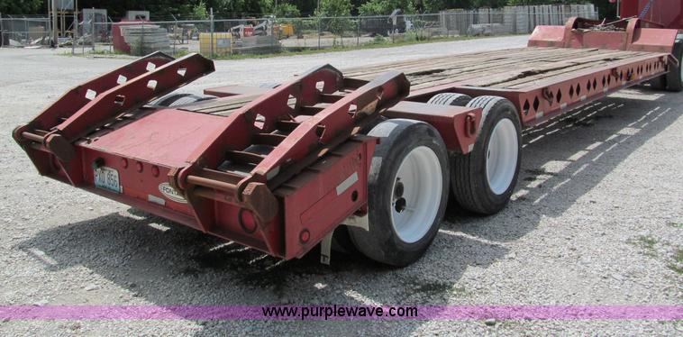 image for item C2219 2004 Fontaine lowboy trailer