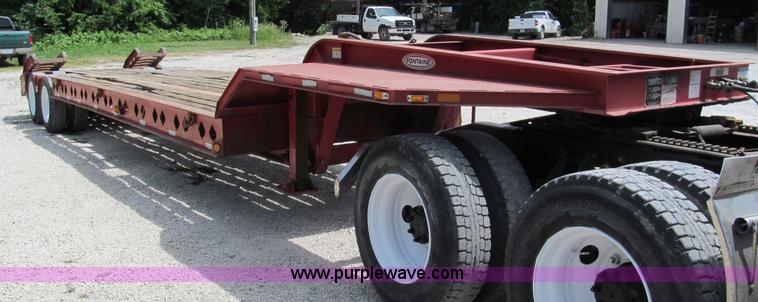 image for item C2219 2004 Fontaine lowboy trailer
