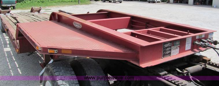image for item C2219 2004 Fontaine lowboy trailer
