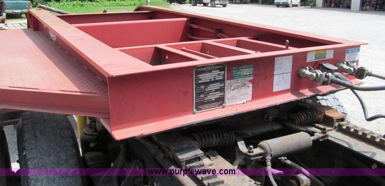 image for item C2219 2004 Fontaine lowboy trailer