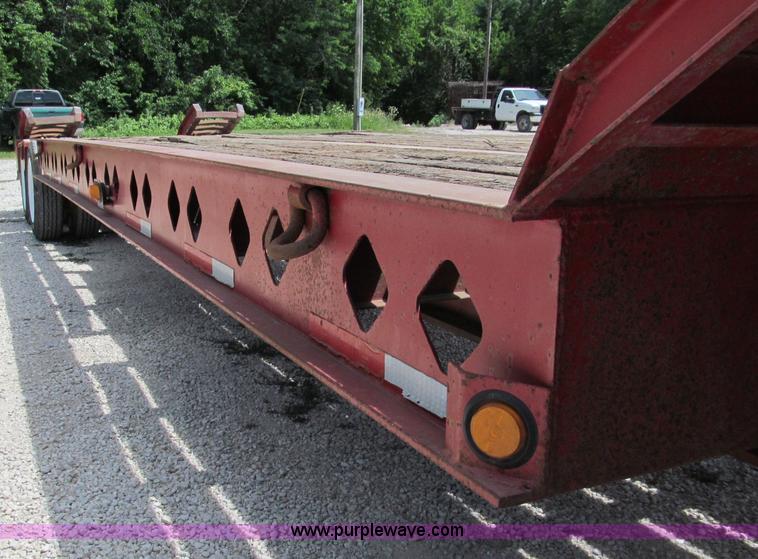 image for item C2219 2004 Fontaine lowboy trailer