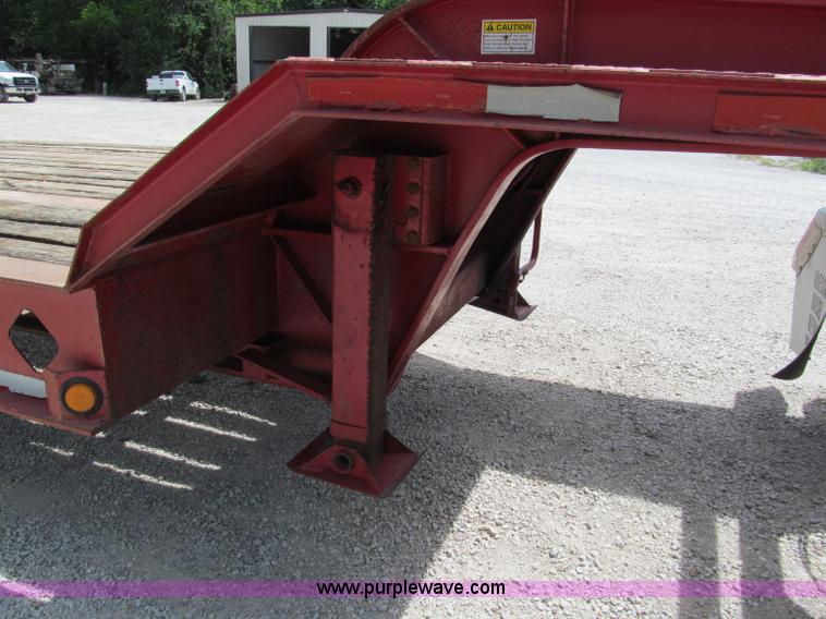 image for item C2219 2004 Fontaine lowboy trailer