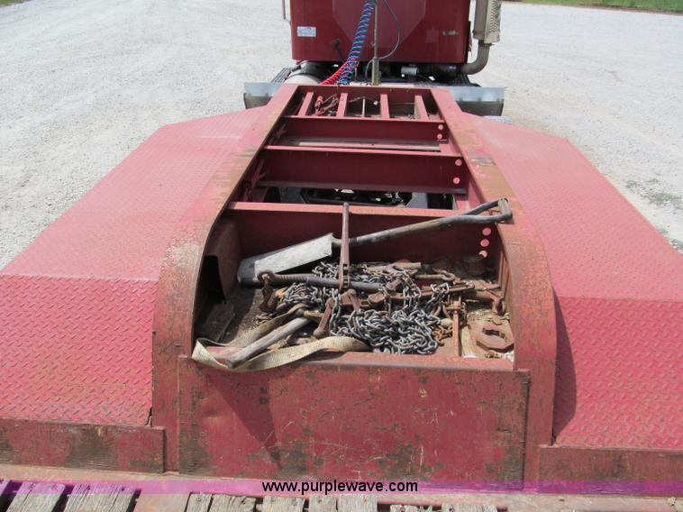 image for item C2219 2004 Fontaine lowboy trailer