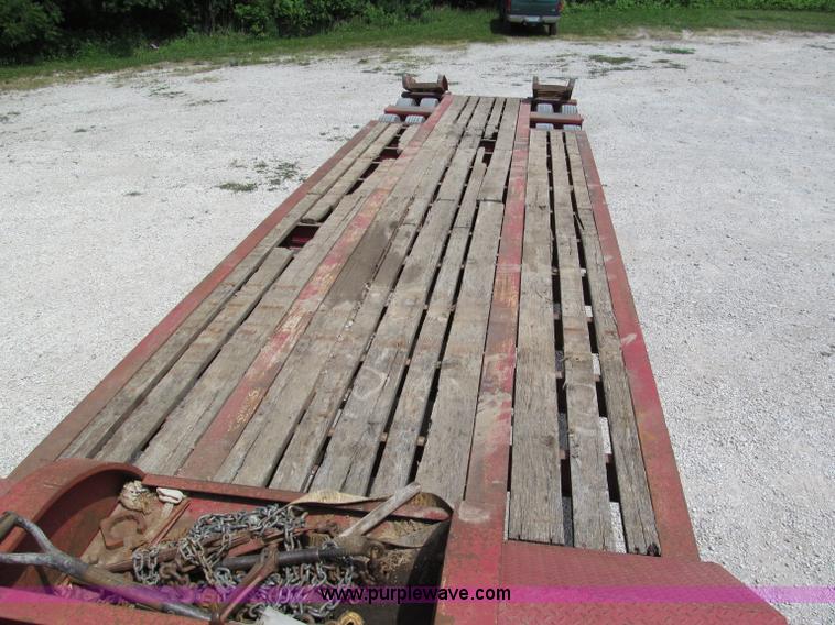 image for item C2219 2004 Fontaine lowboy trailer