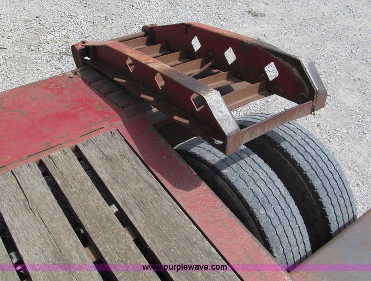 image for item C2219 2004 Fontaine lowboy trailer