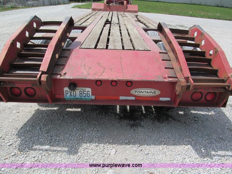 image for item C2219 2004 Fontaine lowboy trailer