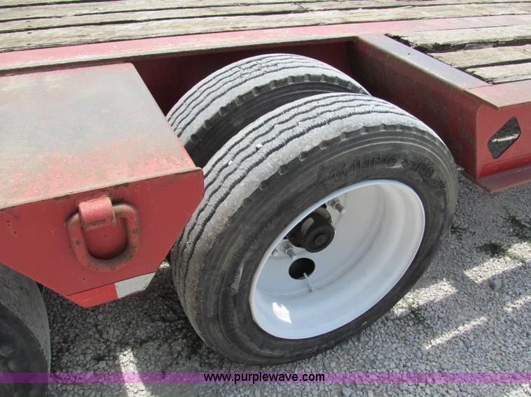 image for item C2219 2004 Fontaine lowboy trailer