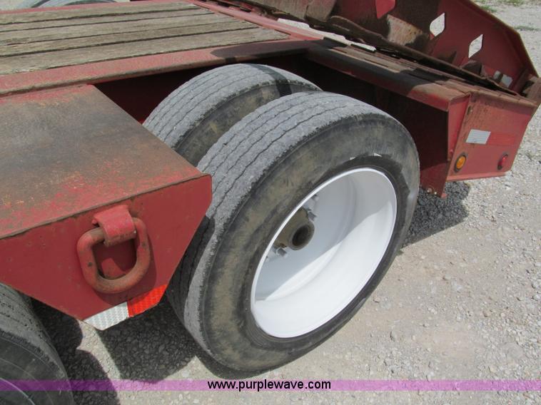 image for item C2219 2004 Fontaine lowboy trailer