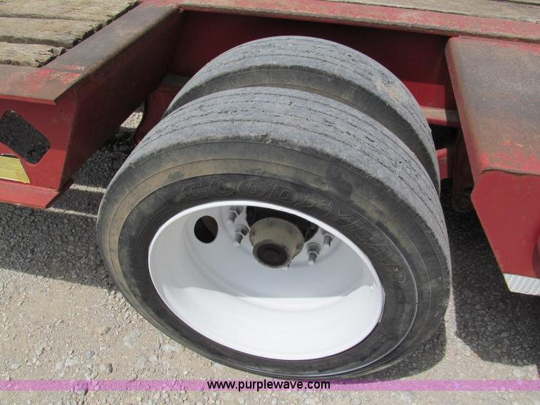 image for item C2219 2004 Fontaine lowboy trailer