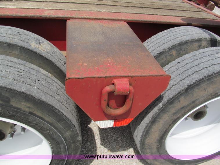 image for item C2219 2004 Fontaine lowboy trailer