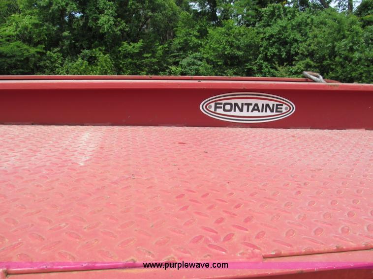 image for item C2219 2004 Fontaine lowboy trailer