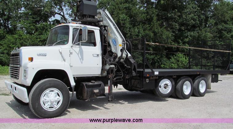 image for item C2220 1987 Ford L8000 concrete panel crane truck