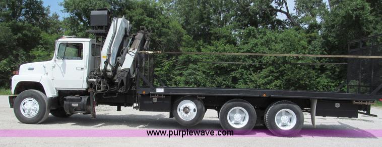 image for item C2220 1987 Ford L8000 concrete panel crane truck