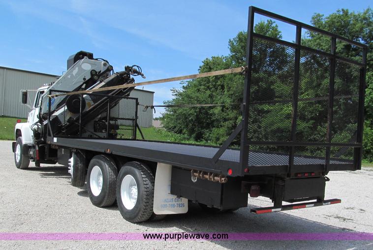 image for item C2220 1987 Ford L8000 concrete panel crane truck