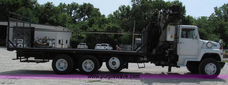 image for item C2220 1987 Ford L8000 concrete panel crane truck