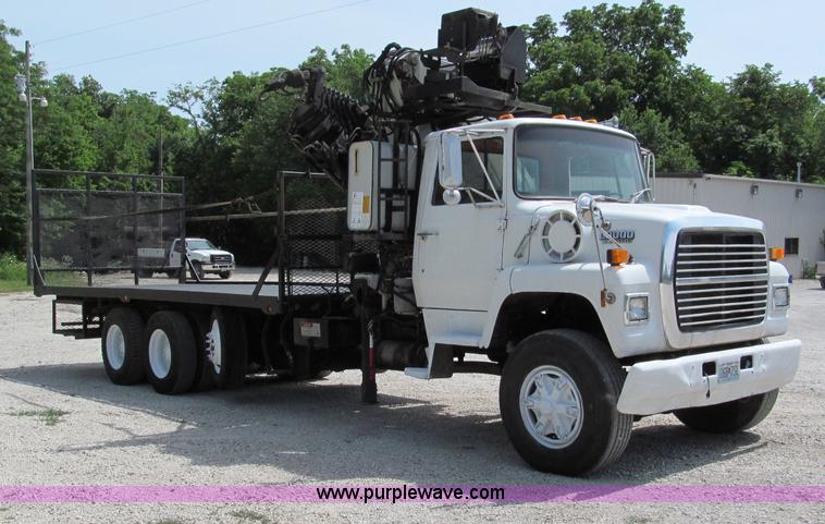 image for item C2220 1987 Ford L8000 concrete panel crane truck