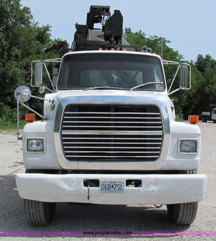 image for item C2220 1987 Ford L8000 concrete panel crane truck