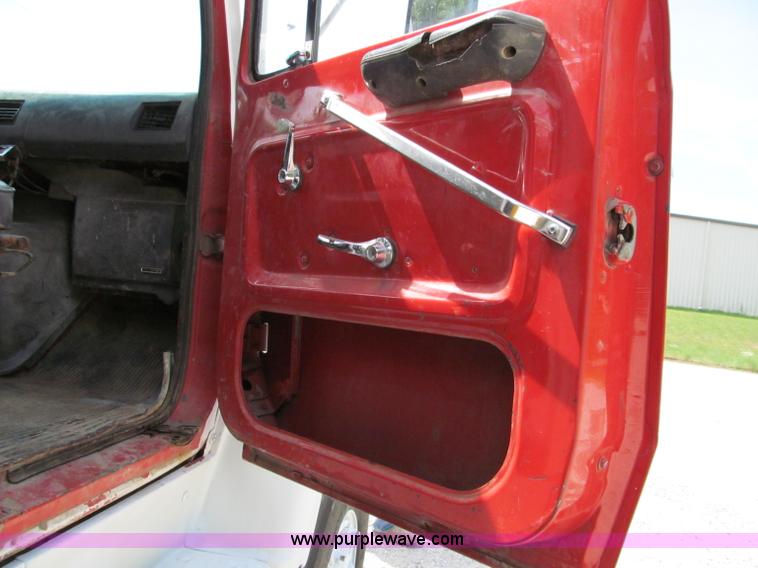 image for item C2220 1987 Ford L8000 concrete panel crane truck