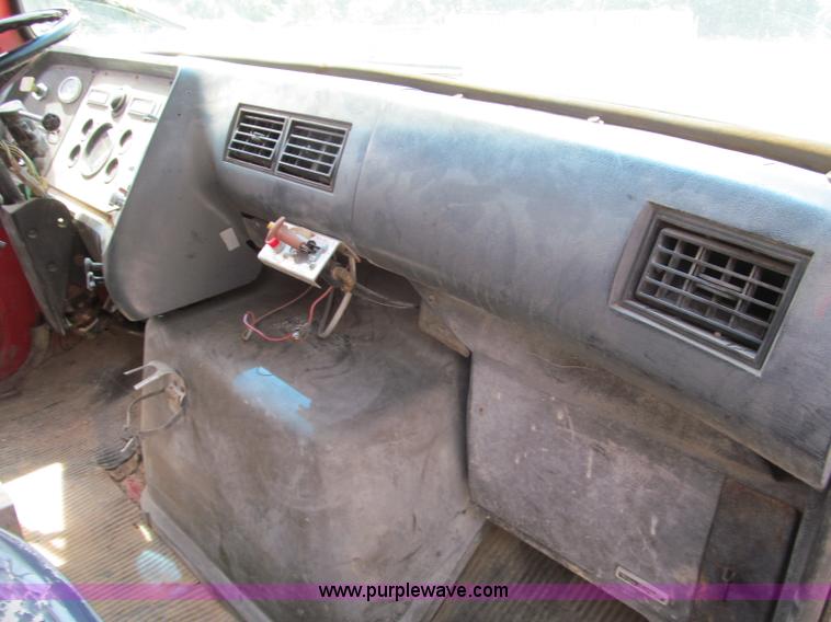 image for item C2220 1987 Ford L8000 concrete panel crane truck